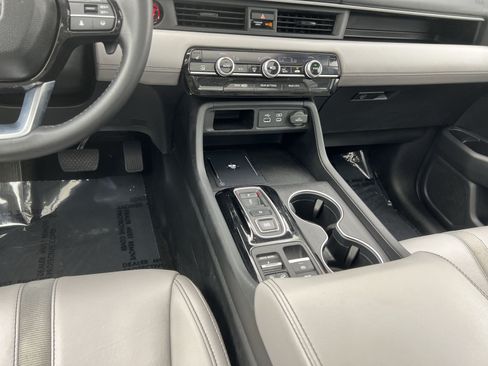 Used 2024 Honda Pilot Touring image 23