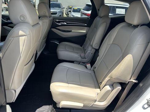 Used 2020 Buick Enclave Essence FWD image 17