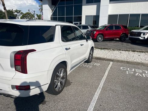 Used 2021 Hyundai Palisade Limited FWD image 4
