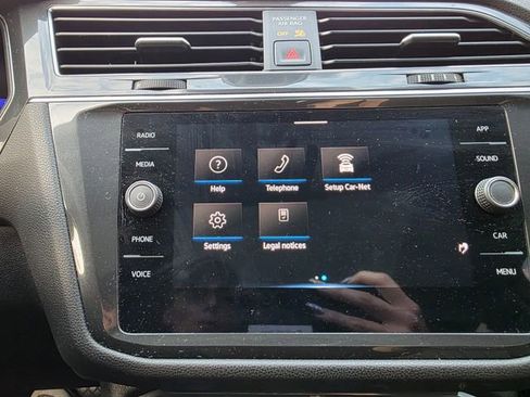 Used 2022 Volkswagen Tiguan SE w/ Panoramic Sunroof Package image 20