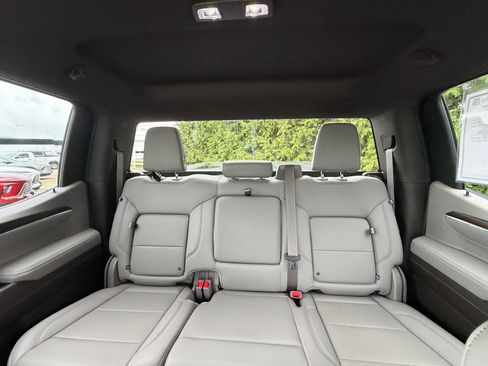 Used 2023 GMC Sierra 1500 SLT w/ SLT Premium Package AWD/4WD image 3