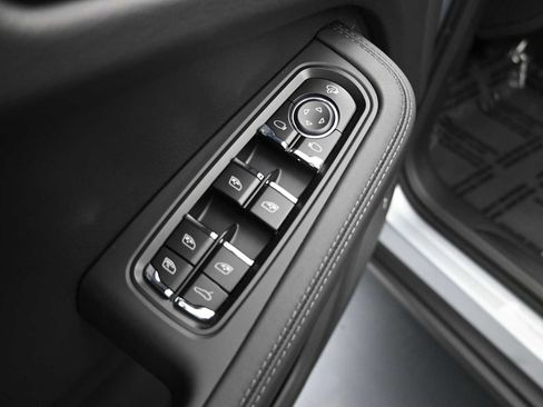 New 2026 Porsche Macan AWD/4WD image 16