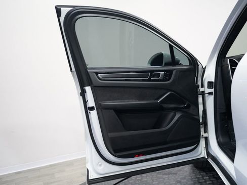 Used 2021 Porsche Cayenne GTS AWD/4WD image 10