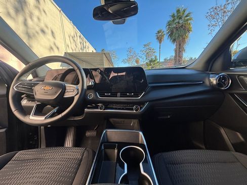 Used 2025 Chevrolet Equinox LT image 33