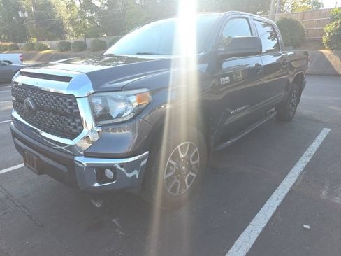 Used 2020 Toyota Tundra SR5 w/ SR5 Convenience Package AWD/4WD image 1