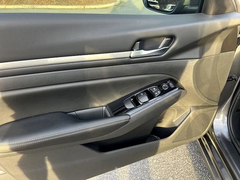 Certified 2023 Nissan Altima 2.5 SV image 9