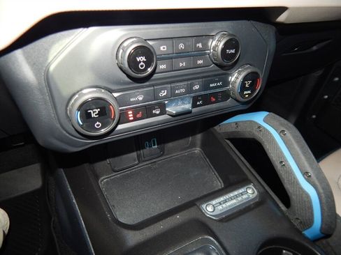 Used 2023 Ford Bronco Wildtrak image 34