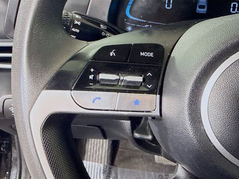 Used 2025 Hyundai Elantra SE image 14