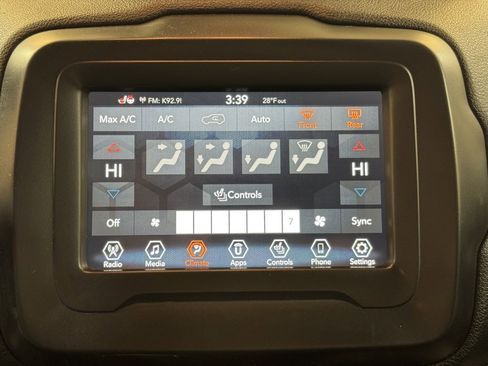 Used 2018 Jeep Renegade Latitude w/ Cold Weather Group image 36