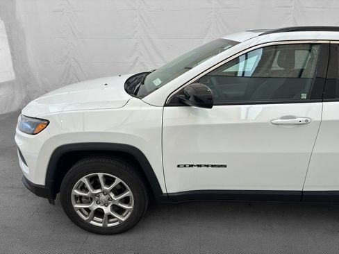 Used 2023 Jeep Compass Latitude w/ Sun and Sound Group AWD/4WD image 3