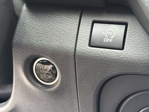 Used 2025 Nissan Frontier SV RWD image 28
