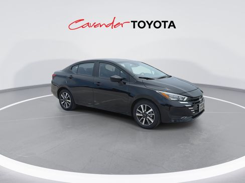 Used 2025 Nissan Versa SV FWD image 2