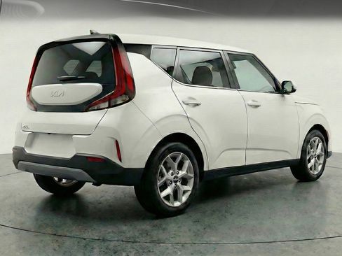 Used 2025 Kia Soul LX w/ LX Technology Package image 9