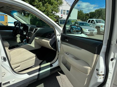 Used 2012 Subaru Outback 2.5i Premium w/ All-Weather Pkg AWD/4WD image 22