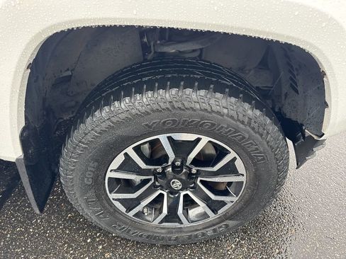 Used 2020 Toyota Tacoma TRD Sport AWD/4WD image 9