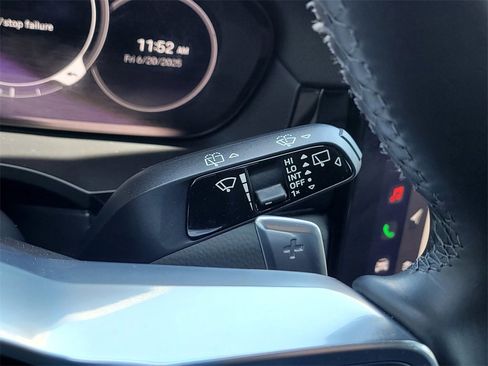 Used 2022 Porsche Cayenne w/ Premium Package image 24