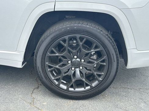 Used 2024 Jeep Grand Cherokee L Summit AWD/4WD image 25