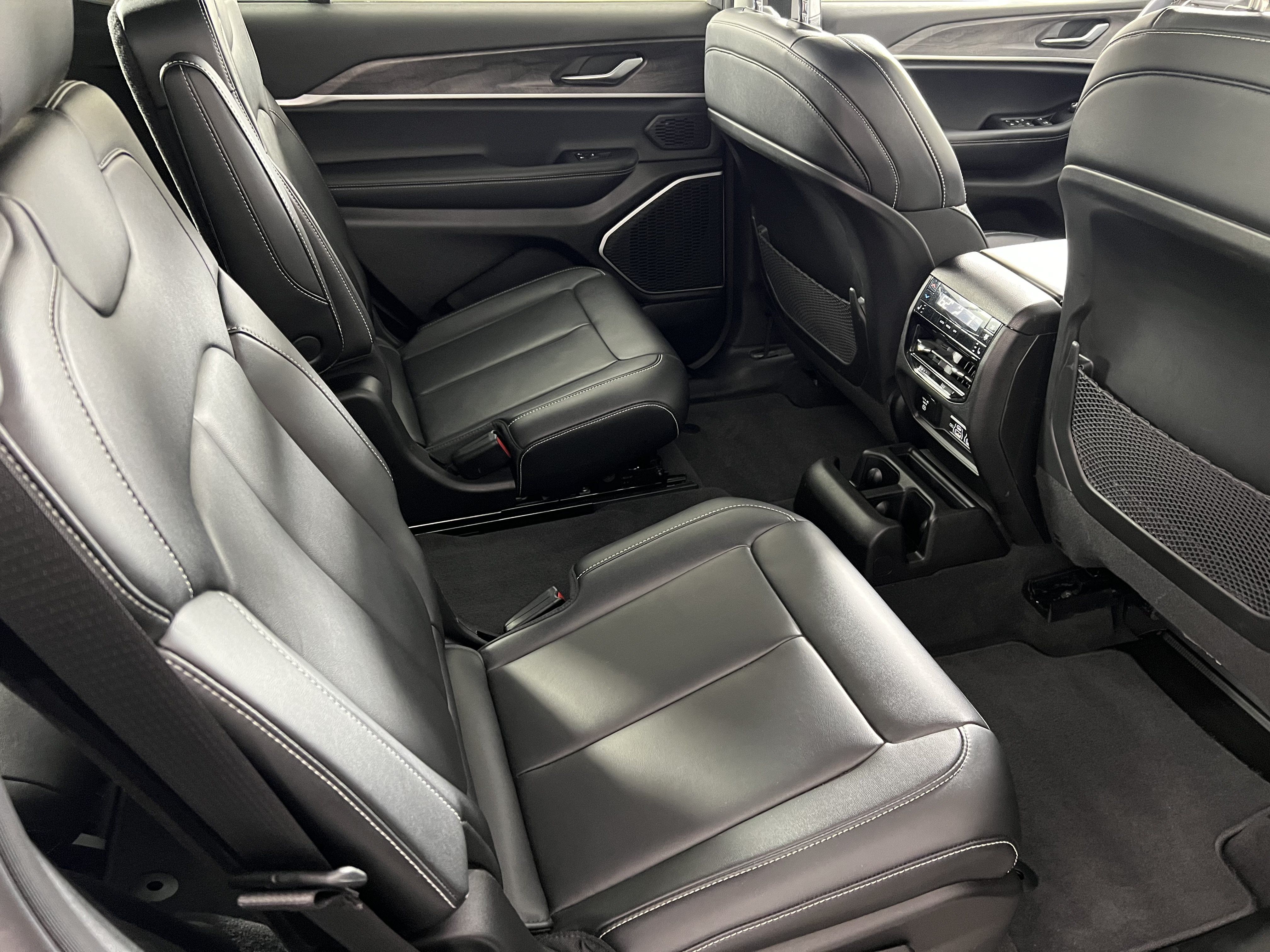 Used 2021 Jeep Grand Cherokee L Limited AWD/4WD image 24