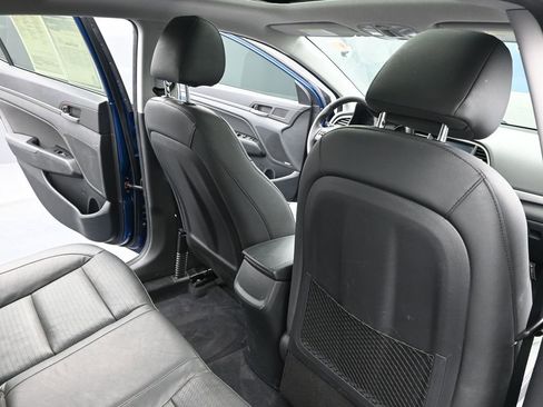 Used 2017 Hyundai Elantra Limited w/ Limited Tech Package 04 image 10