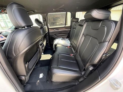 New 2025 Jeep Grand Cherokee Limited image 26