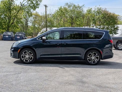 Used 2025 Chrysler Pacifica Pinnacle AWD/4WD image 11
