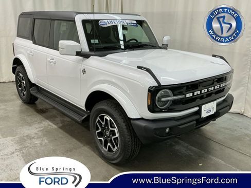 New 2025 Ford Bronco Outer Banks AWD/4WD image 1