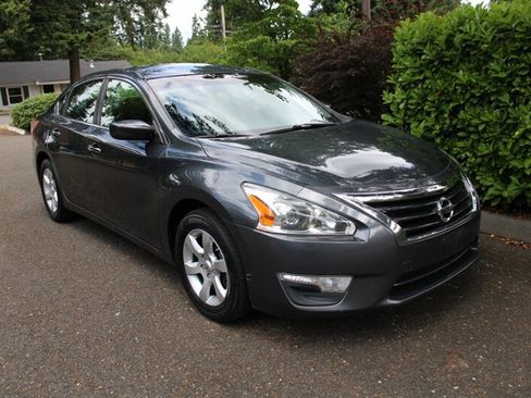 Used 2013 Nissan Altima 2.5 S image 2