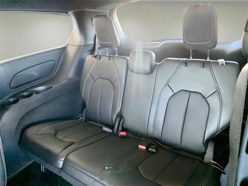 New 2026 Chrysler Pacifica Select w/ S Appearance Package image 18