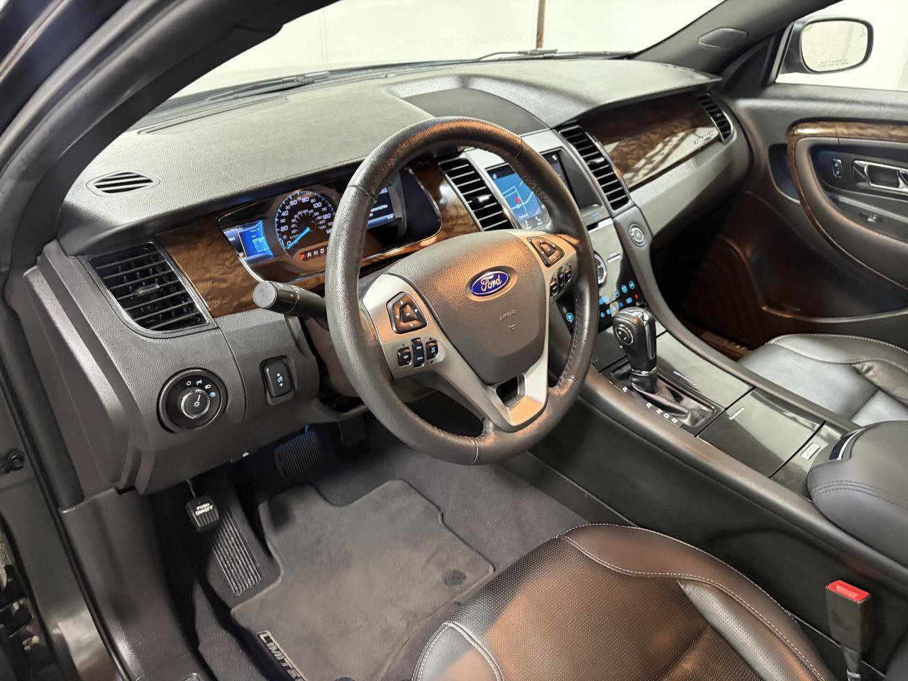 Used 2019 Ford Taurus Limited AWD/4WD image 32