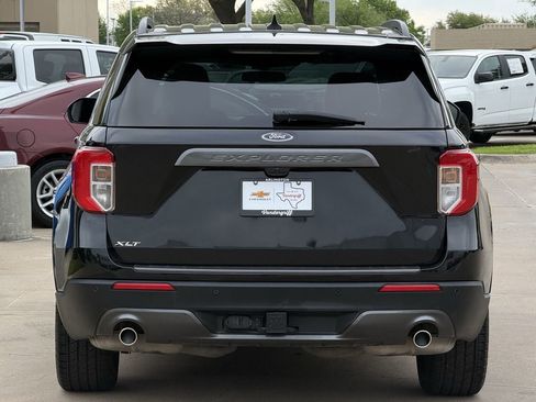 Used 2024 Ford Explorer XLT w/ Equipment Group 202A RWD image 5