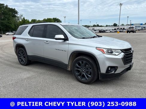 Used 2021 Chevrolet Traverse RS FWD image 1