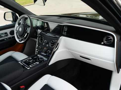 Used 2026 Rolls-Royce Cullinan image 17