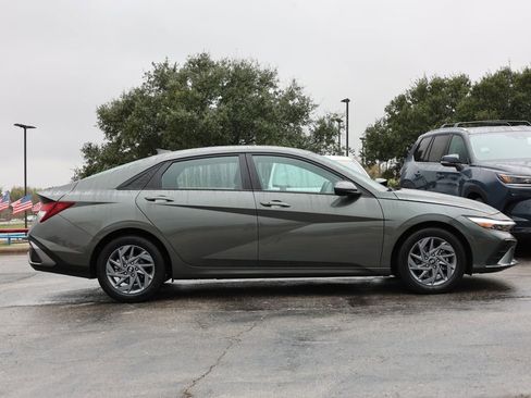 Used 2024 Hyundai Elantra SEL image 5