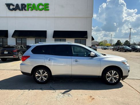 Used 2020 Nissan Pathfinder SL AWD/4WD image 18