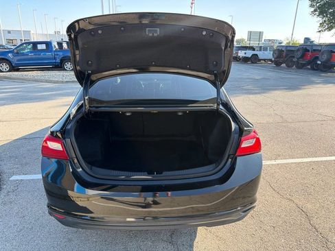 Used 2017 Chevrolet Malibu LT w/ Leather Package FWD image 11