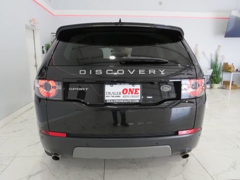 Used 2018 Land Rover Discovery Sport SE image 4