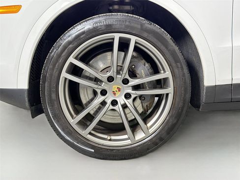 Certified 2022 Porsche Cayenne Platinum Edition AWD/4WD image 11