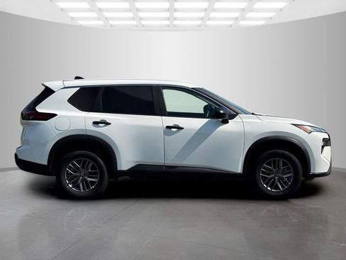 Used 2024 Nissan Rogue S AWD/4WD image 8