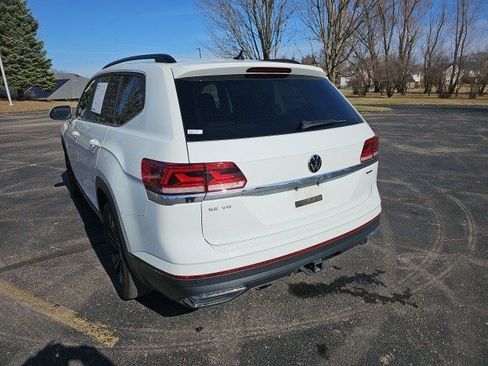 Used 2023 Volkswagen Atlas SE w/ Black Wheel Package image 3