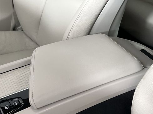 Certified 2025 Volvo XC60 B5 Core image 25