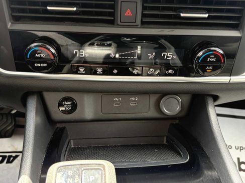 Used 2025 Nissan Rogue SV AWD/4WD image 19