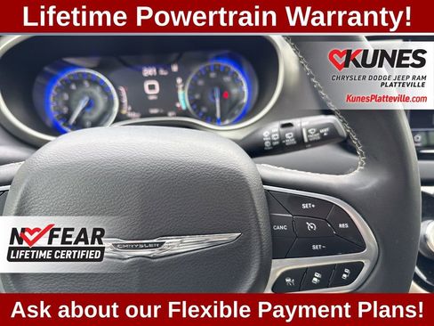 Used 2023 Chrysler Pacifica Touring-L image 21