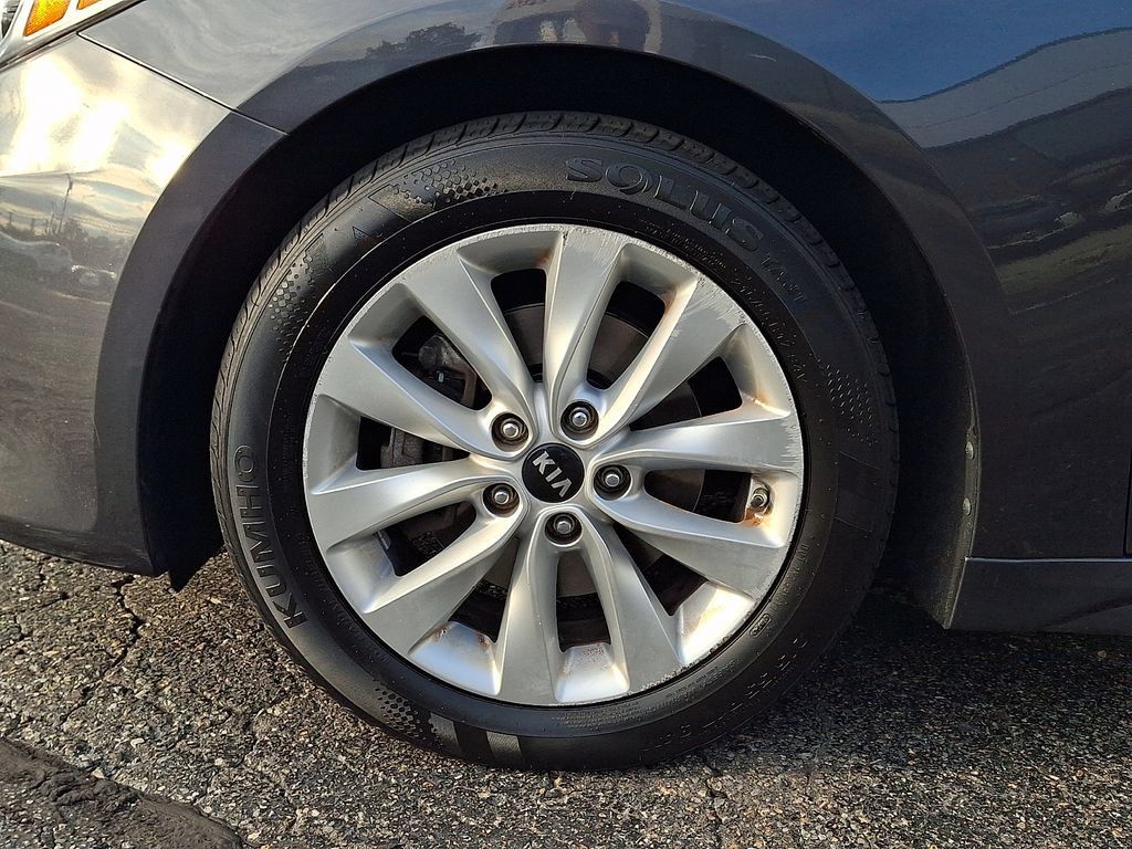 Used 2018 Kia Optima EX w/ Premium Package FWD image 10