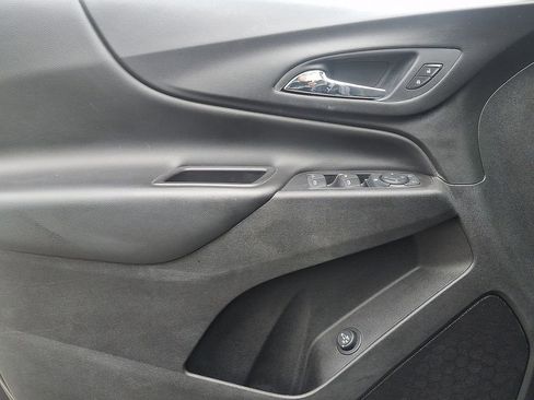 Used 2019 Chevrolet Equinox LT w/ Sun & Navigation Package AWD/4WD image 13