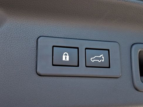 Used 2025 Subaru Forester Premium AWD/4WD image 28