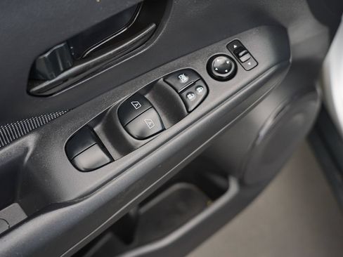 Used 2020 Nissan Kicks S FWD image 16