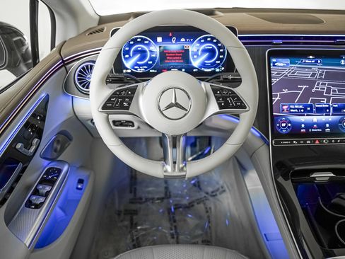 Certified 2023 Mercedes-Benz EQE 500 4MATIC Sedan w/ Exclusive Trim Package image 14