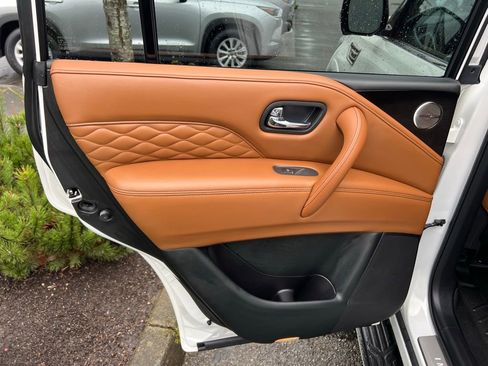 Used 2024 INFINITI QX80 Sensory image 15