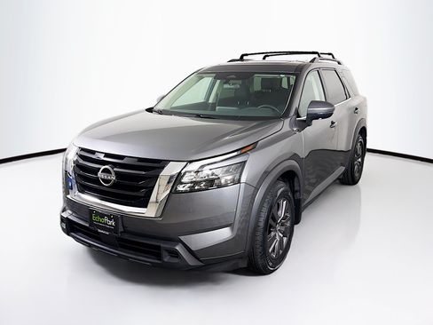 Used 2023 Nissan Pathfinder SV w/ SV Premium Package AWD/4WD image 3
