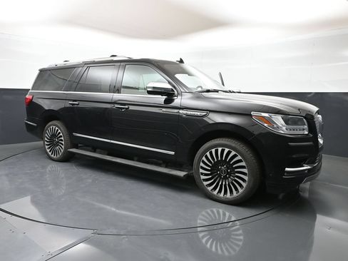 Used 2020 Lincoln Navigator L Black Label w/ Cargo Convenience Package AWD/4WD image 37